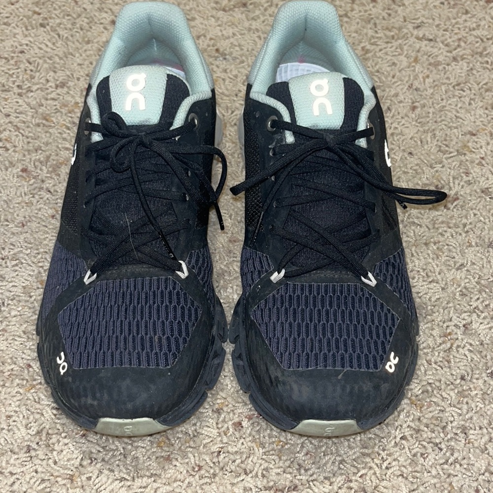 On Cloud Shoes Size 9